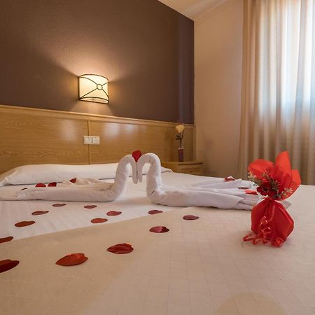 Hotel Vivar Гриньон Экстерьер фото