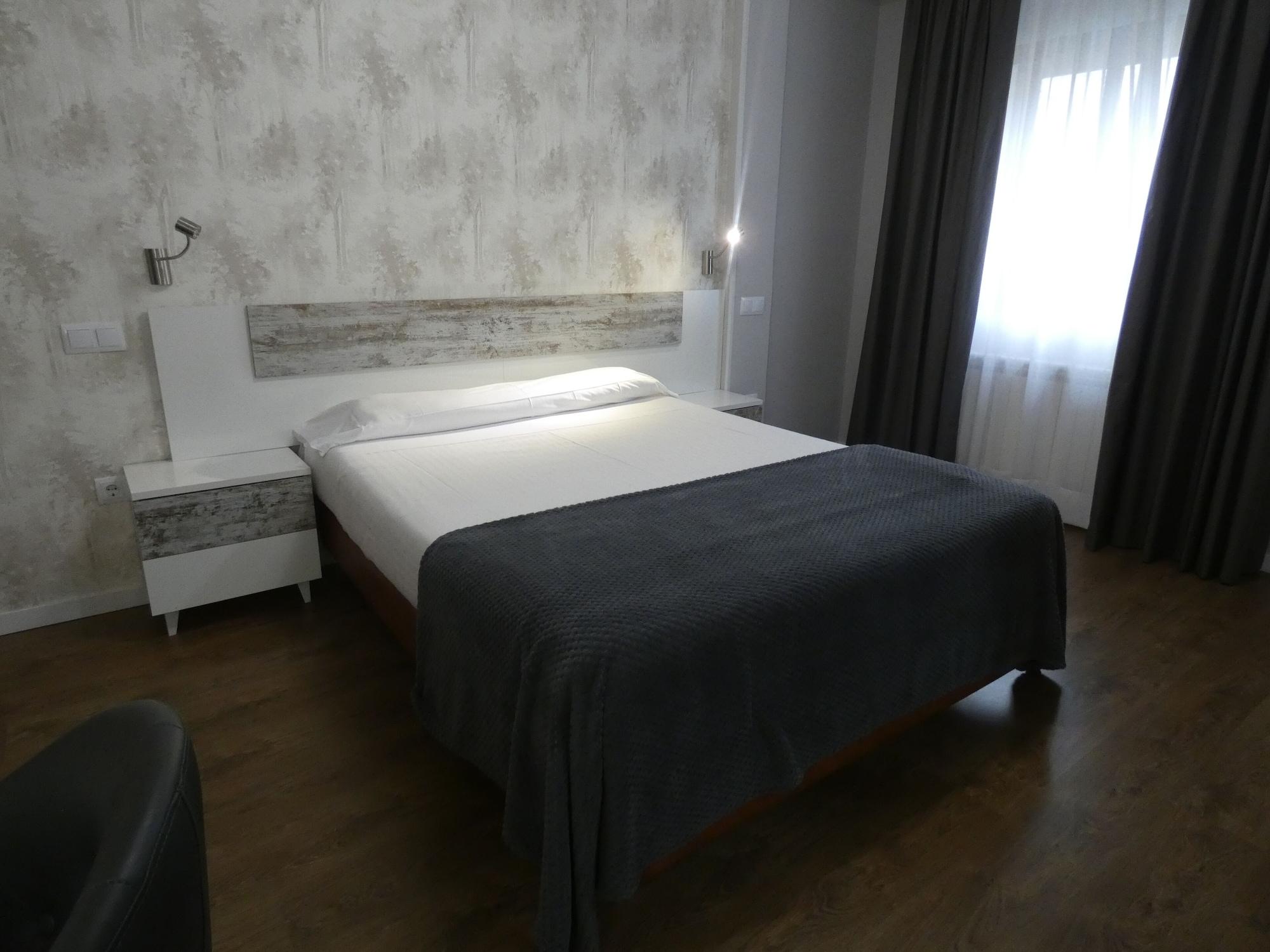 Hotel Vivar Гриньон Экстерьер фото